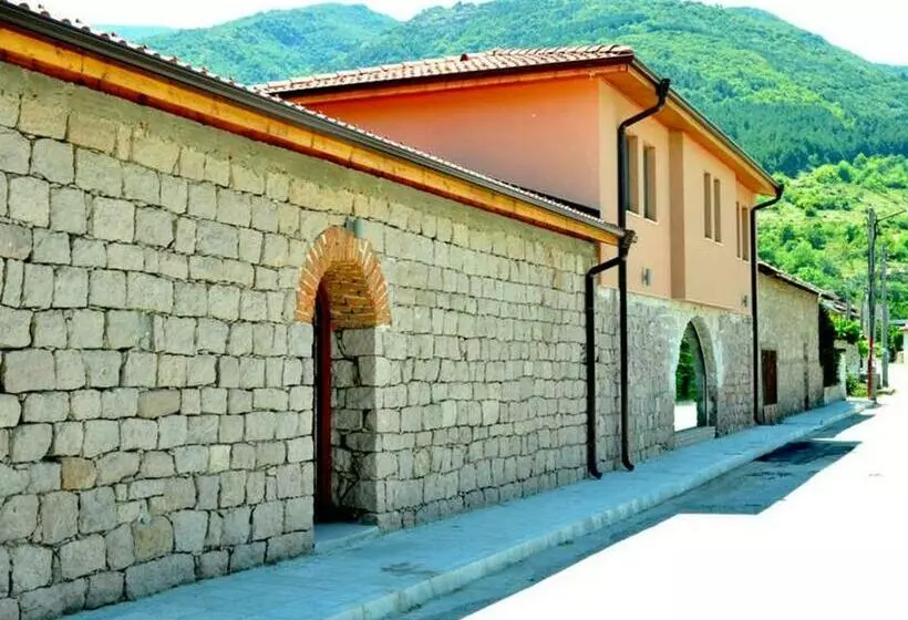 پانسیون Yustina Villas Guest House