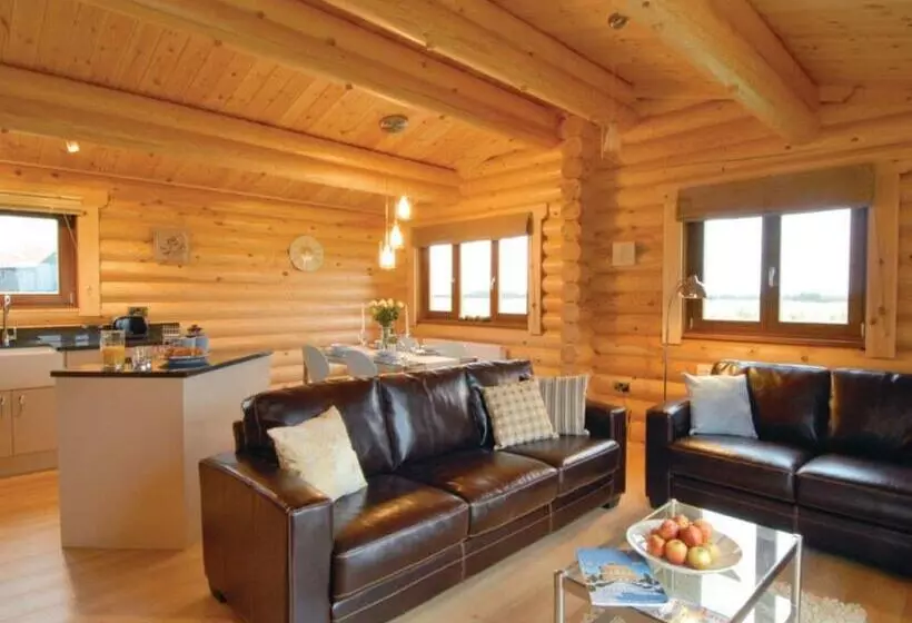 Lomakeskus Laxfield Lodges