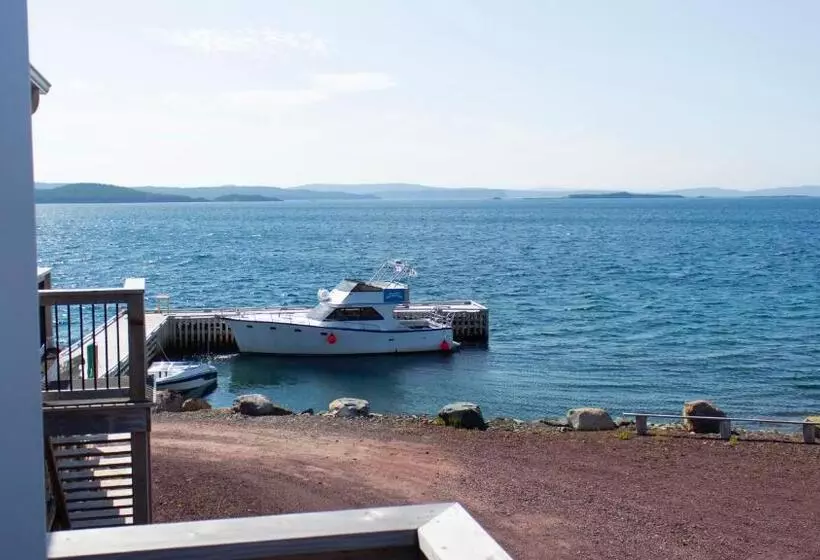 Retkeilymaja Dildo Boathouse Inn