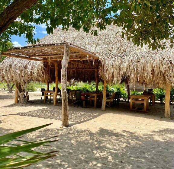 هاستل Maleiwa Beach