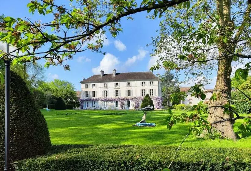 Aamiaismajoitus (B&B) Château De Brinville