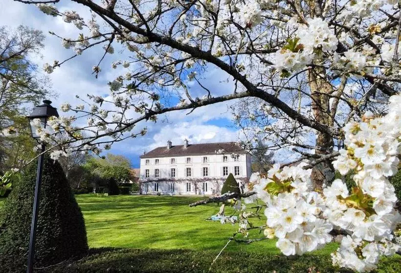 Aamiaismajoitus (B&B) Château De Brinville