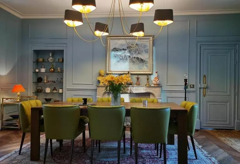 Aamiaismajoitus (B&B) Château De Brinville