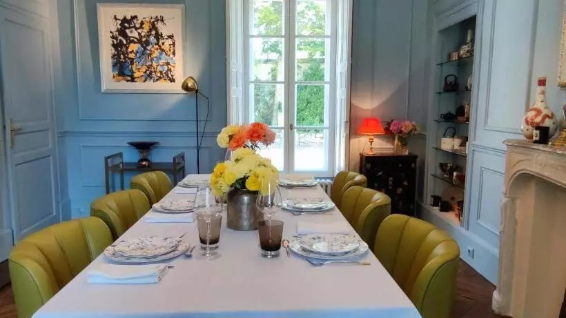 Aamiaismajoitus (B&B) Château De Brinville