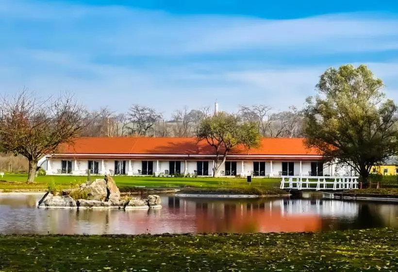 Aamiaismajoitus (B&B) Pannónia Golf & Country Club
