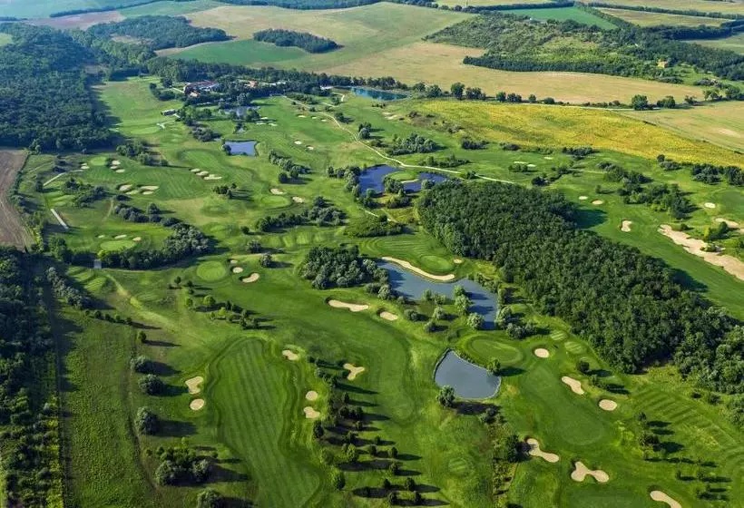 Aamiaismajoitus (B&B) Pannónia Golf & Country Club