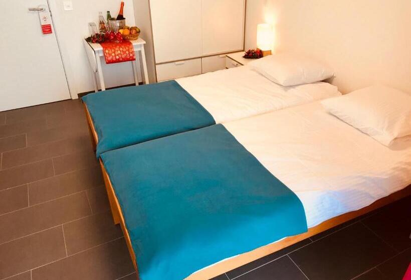 هتل Chalet Montriond Bike & Ski