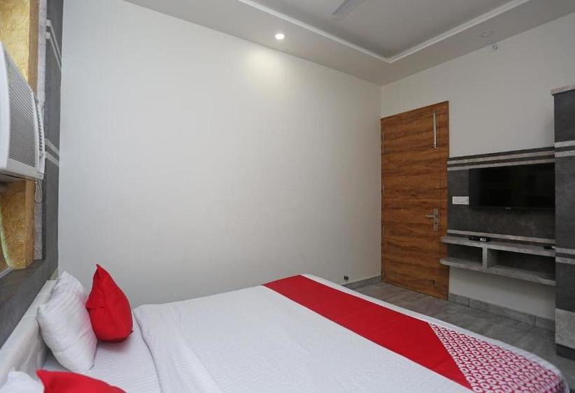 فندق Oyo 17312 Tandoori Veg