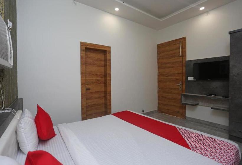 فندق Oyo 17312 Tandoori Veg