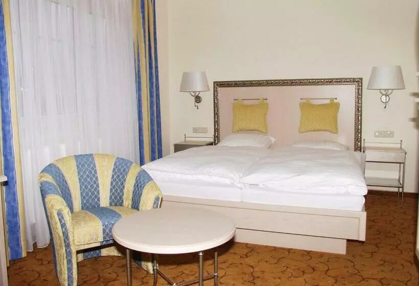 Hotelli Wirth Z ´ Moosham