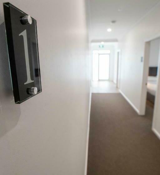 فندق على الطريق The Platypus Accommodation & Cafe