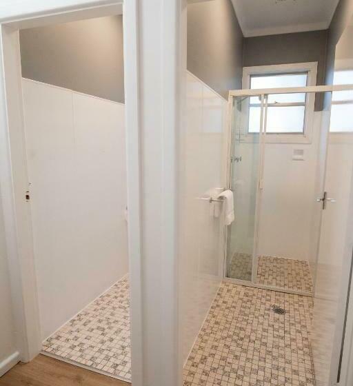 فندق على الطريق The Platypus Accommodation & Cafe