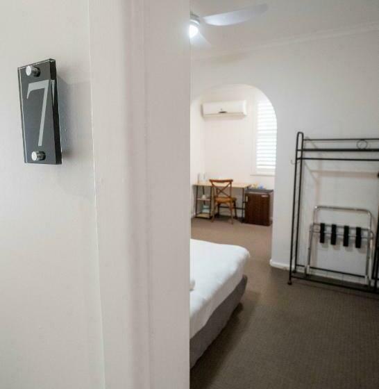 فندق على الطريق The Platypus Accommodation & Cafe