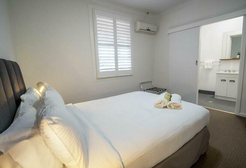 فندق على الطريق The Platypus Accommodation & Cafe