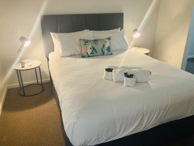 فندق على الطريق The Platypus Accommodation & Cafe