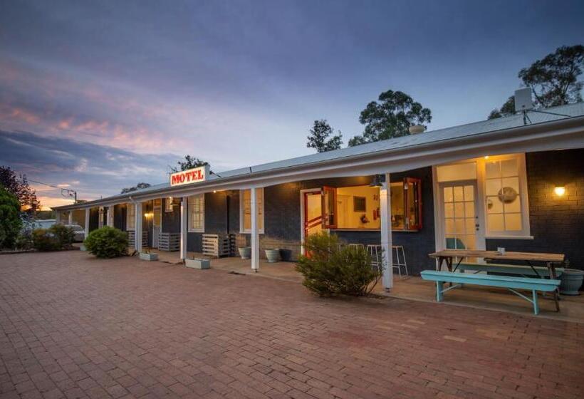 فندق على الطريق The Platypus Accommodation & Cafe