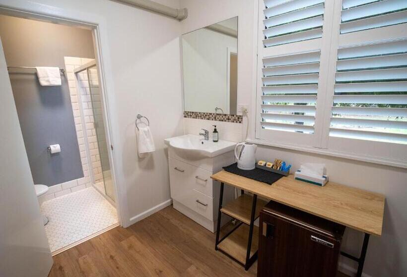 فندق على الطريق The Platypus Accommodation & Cafe