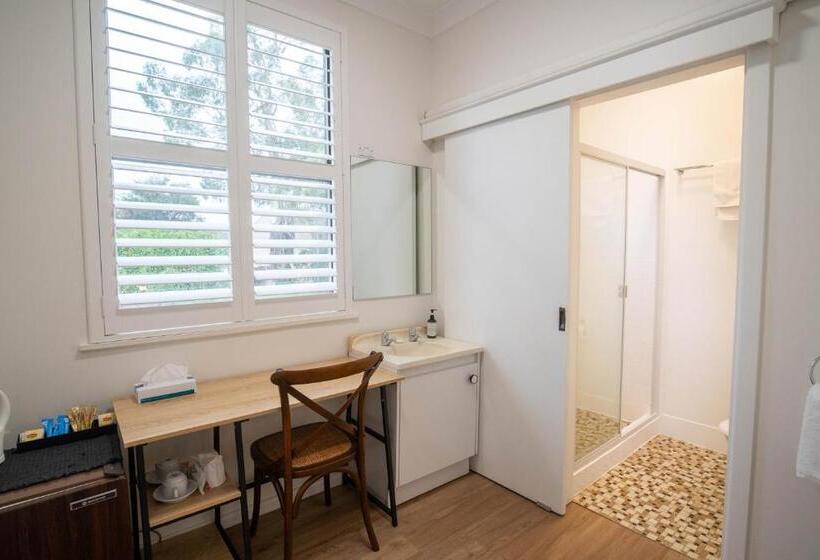 فندق على الطريق The Platypus Accommodation & Cafe