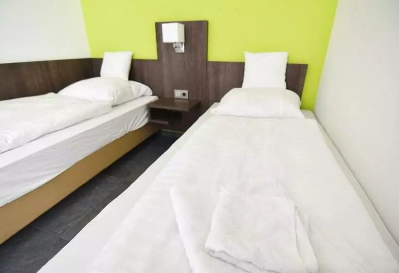 ペンション Deluxe Haus Glessen   Zentral Zu Köln!
