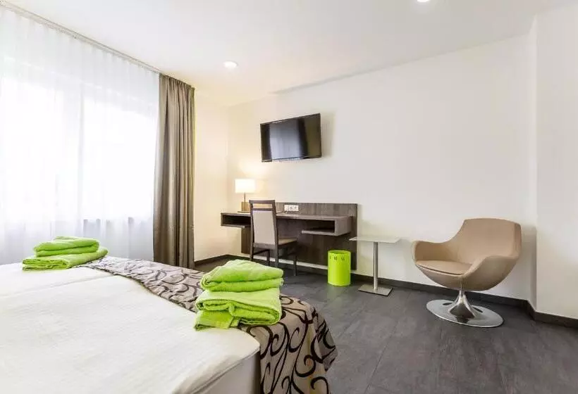 ペンション Deluxe Haus Glessen   Zentral Zu Köln!