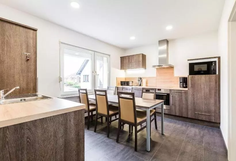 ペンション Deluxe Haus Glessen   Zentral Zu Köln!