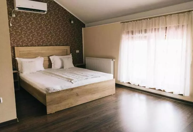 ペンション La Tusi Lovrin