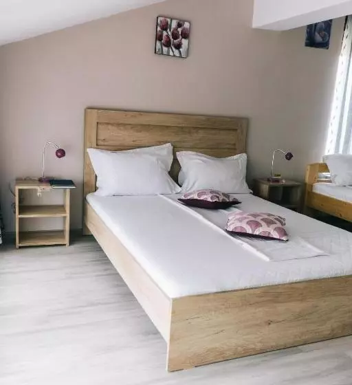 ペンション La Tusi Lovrin