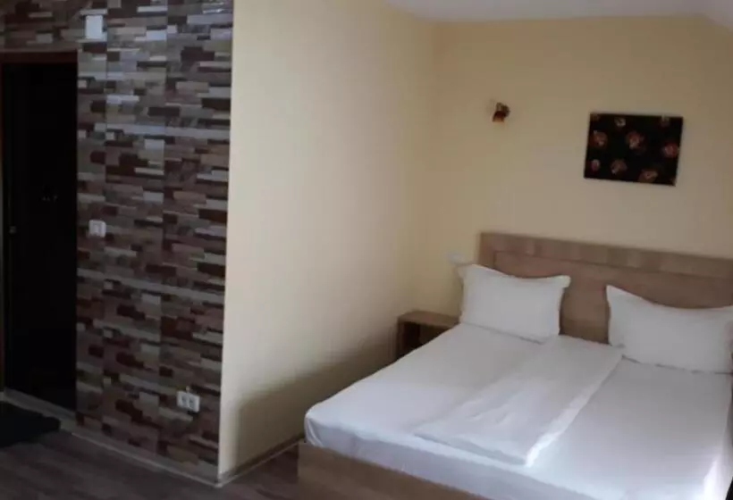 ペンション La Tusi Lovrin