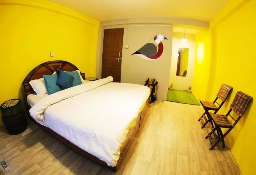 Whoopers Hostel Tosh