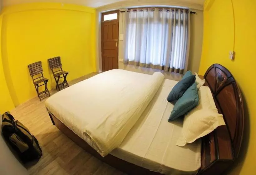 Whoopers Hostel Tosh