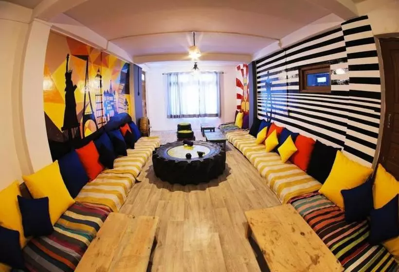 Whoopers Hostel Tosh