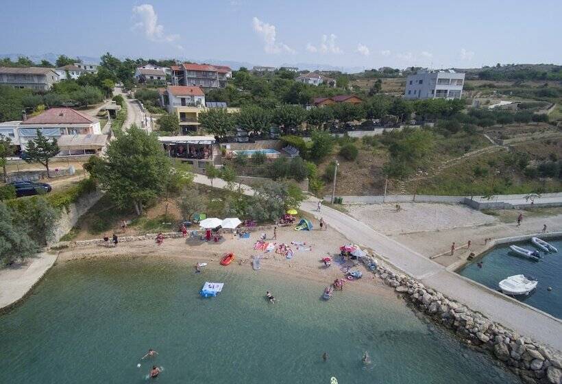 فندق صغير Camping Odmoree Campsite