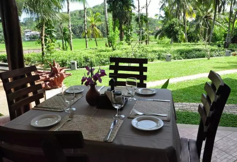 تختخواب و صبحانه Villa Peacock