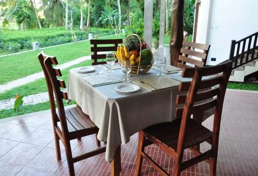تختخواب و صبحانه Villa Peacock