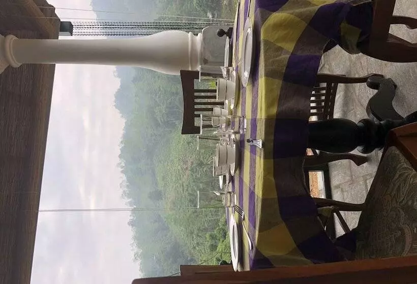 Hotelli Jansens Bungalow Sinharaja