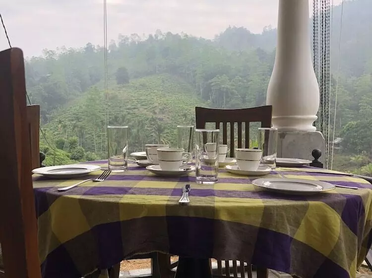 Hotelli Jansens Bungalow Sinharaja