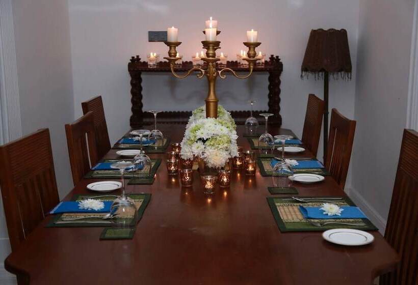 בית מלון כפרי Jansens Bungalow Sinharaja