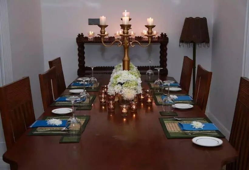 Hotelli Jansens Bungalow Sinharaja