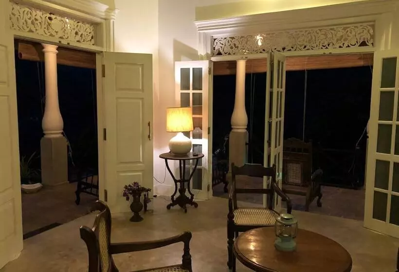 Hotelli Jansens Bungalow Sinharaja