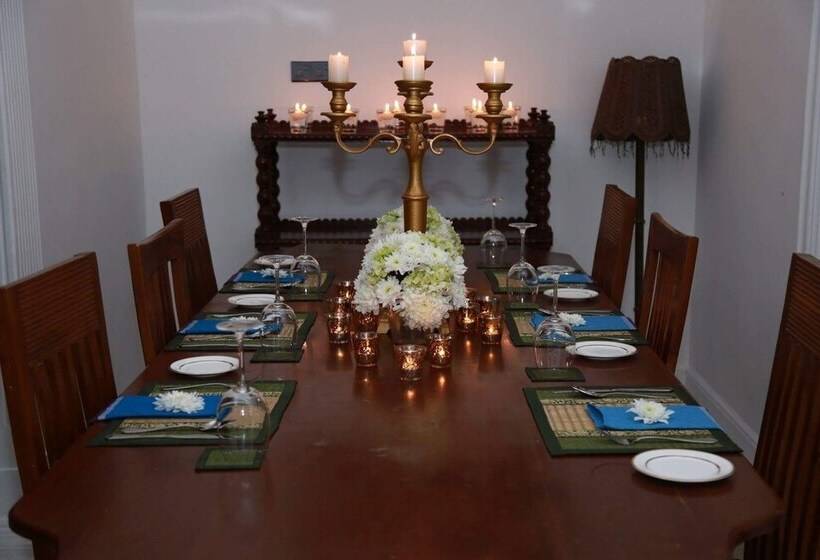 בית מלון כפרי Jansens Bungalow Sinharaja