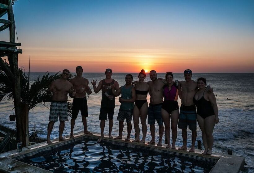 هتل Miramar Surfcamp