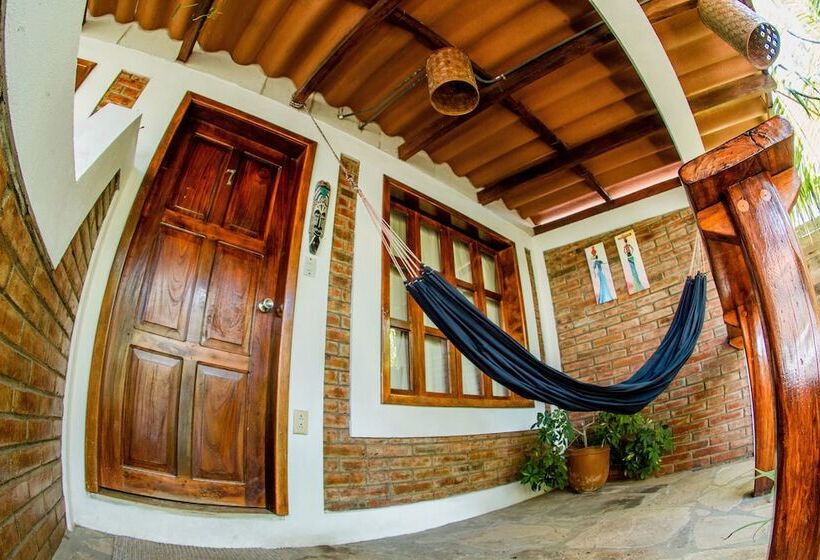 هتل Miramar Surfcamp