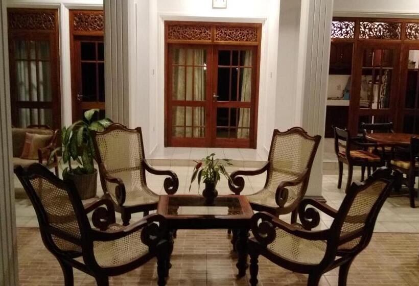 مبيت وإفطار Surf Villa