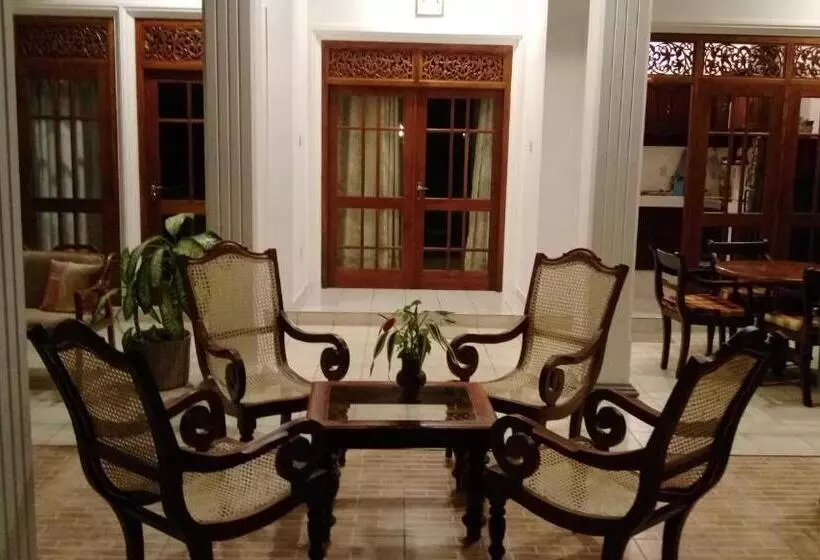 Aamiaismajoitus (B&B) Surf Villa