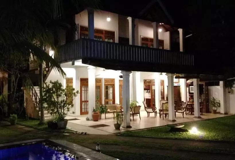 Aamiaismajoitus (B&B) Surf Villa