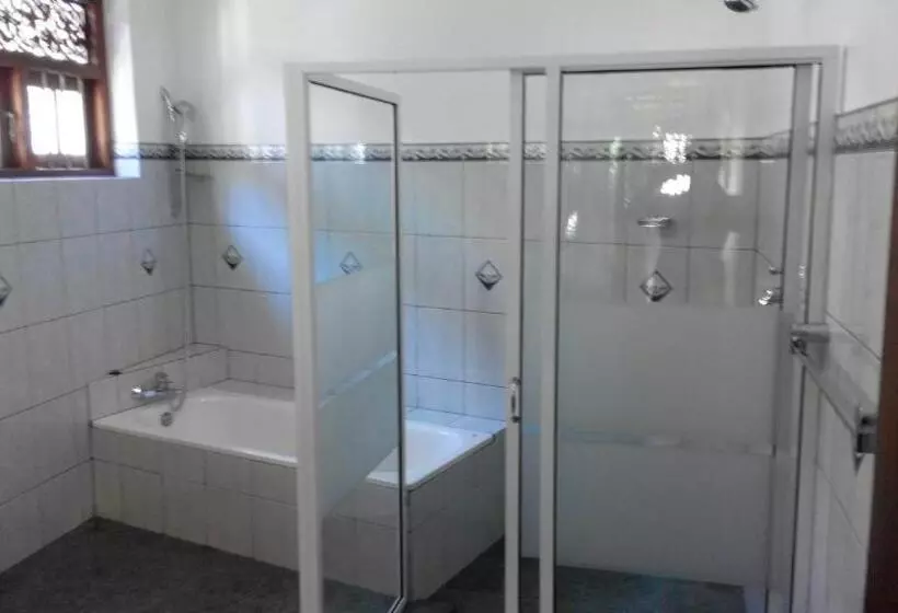 Aamiaismajoitus (B&B) Surf Villa