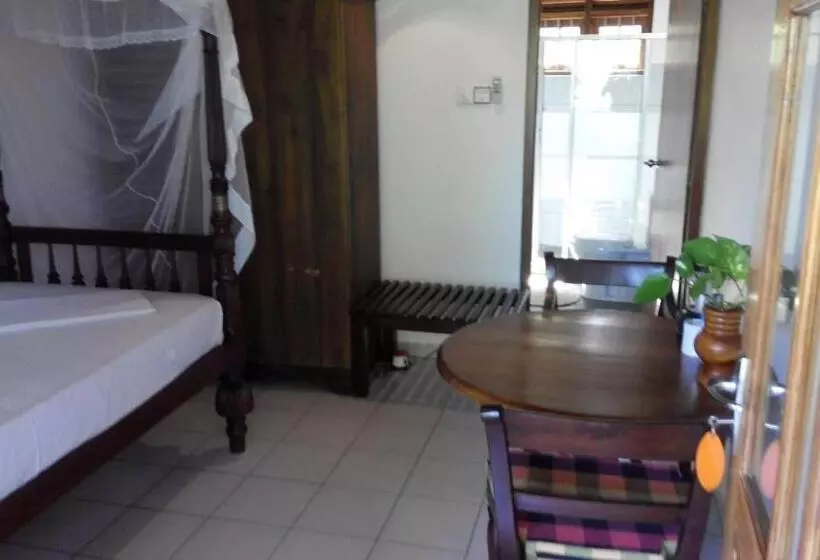 Aamiaismajoitus (B&B) Surf Villa