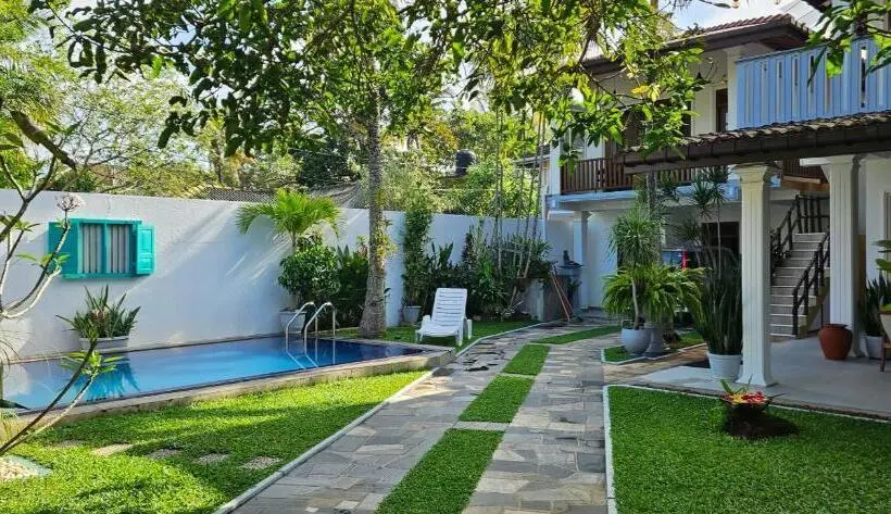 Aamiaismajoitus (B&B) Surf Villa