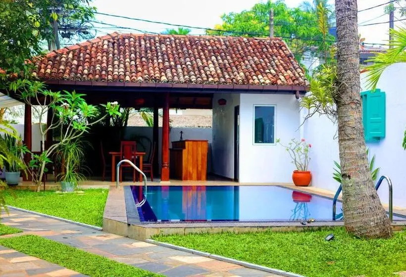 Aamiaismajoitus (B&B) Surf Villa