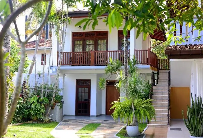 Aamiaismajoitus (B&B) Surf Villa